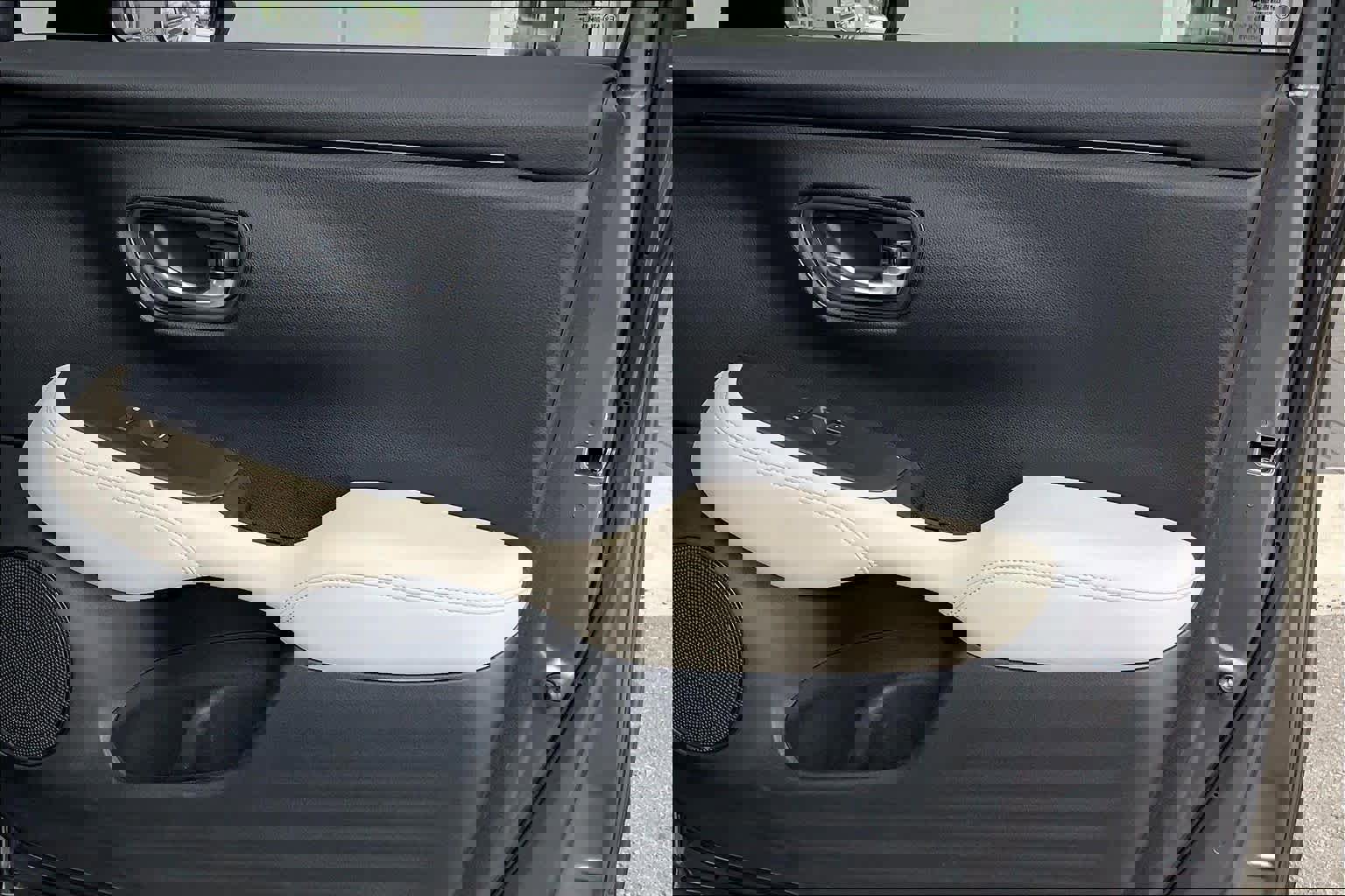 Used 2025 Honda HR-V LX image 23