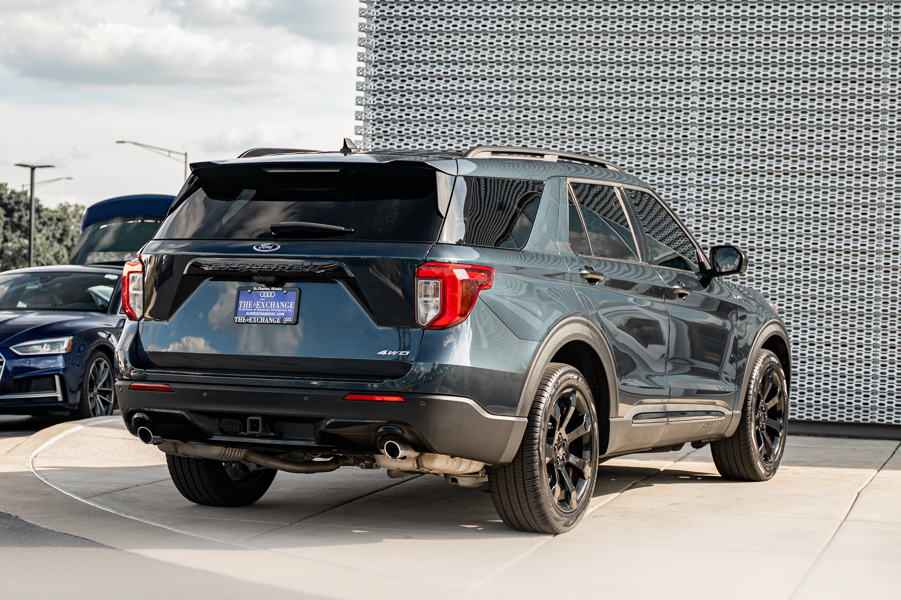 Used 2023 Ford Explorer ST-Line w/ Class IV Trailer Tow Package AWD/4WD image 4