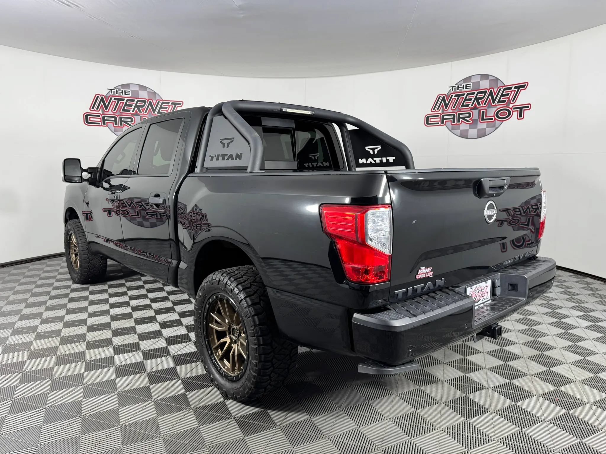 Used 2024 Nissan Titan SV w/ SV Convenience Package AWD/4WD image 5