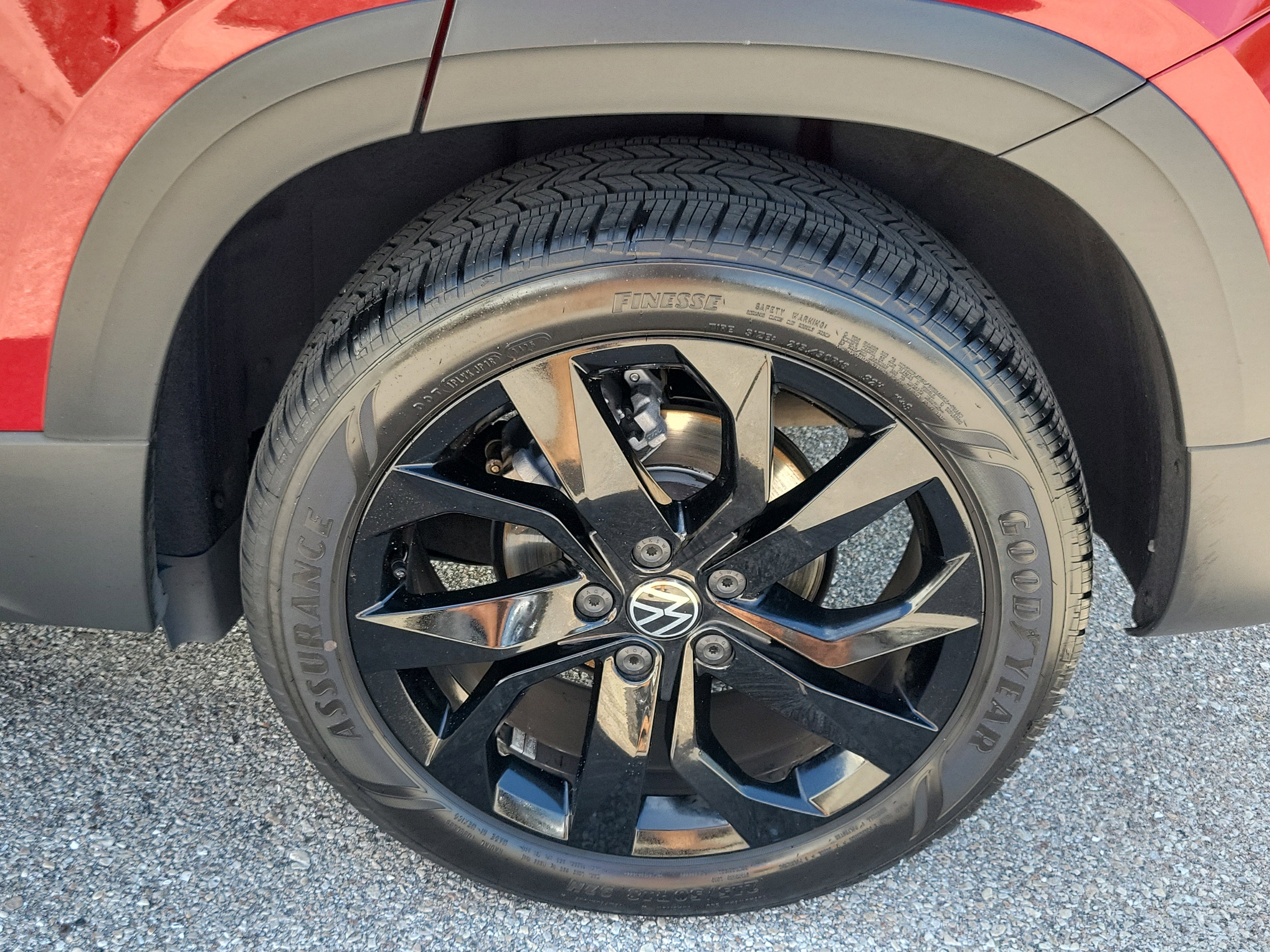 Used 2024 Volkswagen Taos SE FWD image 9