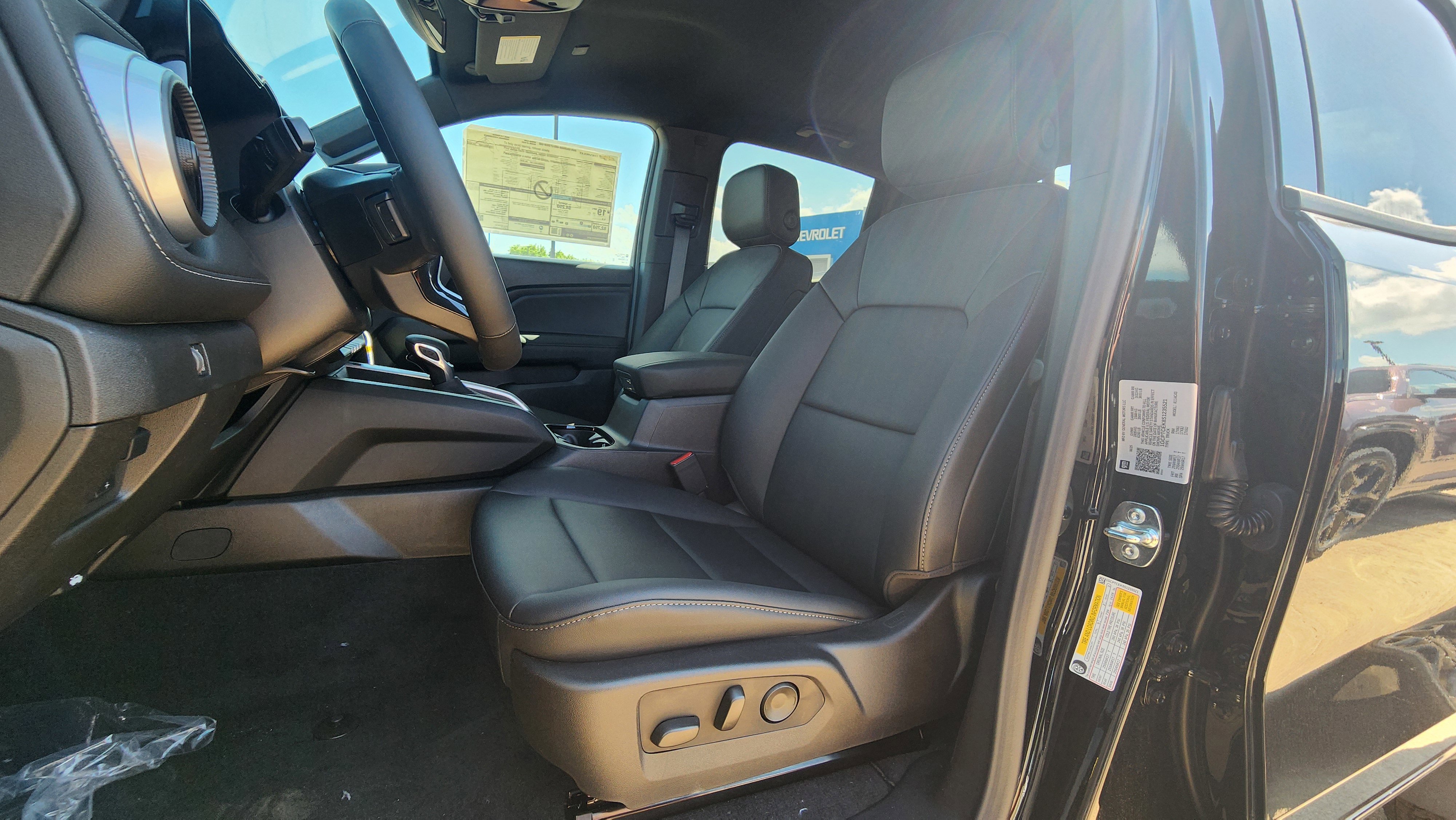 New 2025 Chevrolet Colorado LT w/ LT Convenience Package image 9