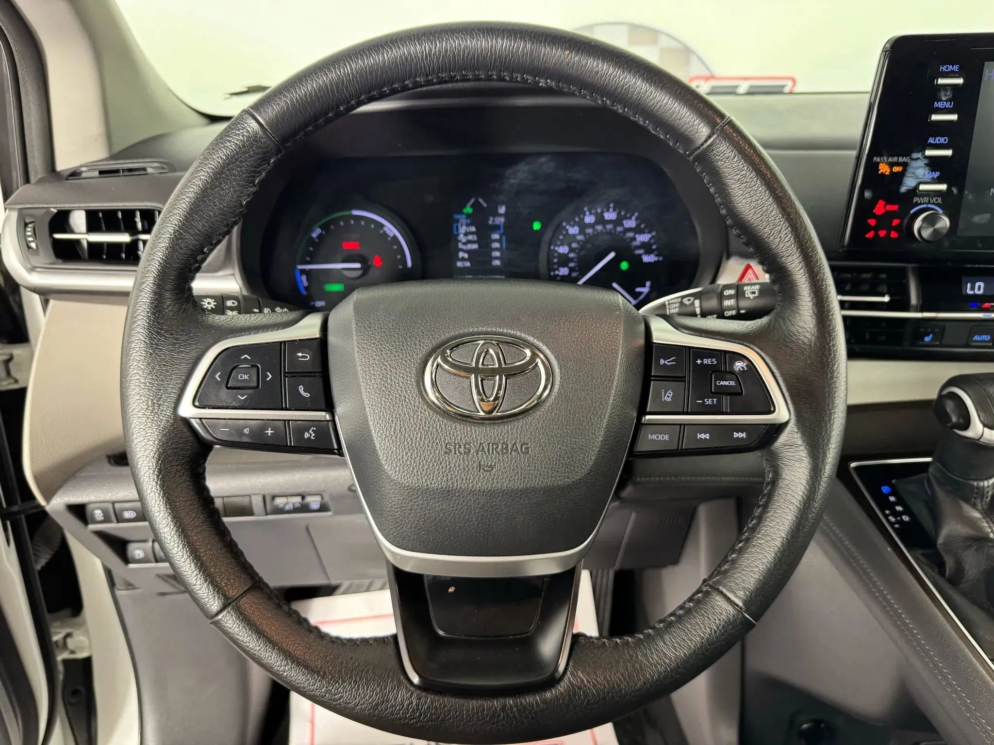 Used 2021 Toyota Sienna XLE image 13