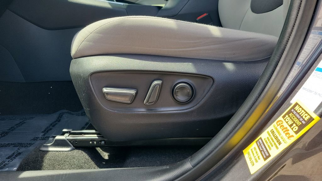 Used 2020 Toyota RAV4 XLE AWD/4WD image 16