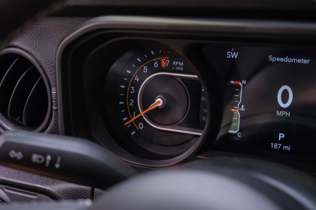 Used 2025 Jeep Gladiator Sport AWD/4WD image 65