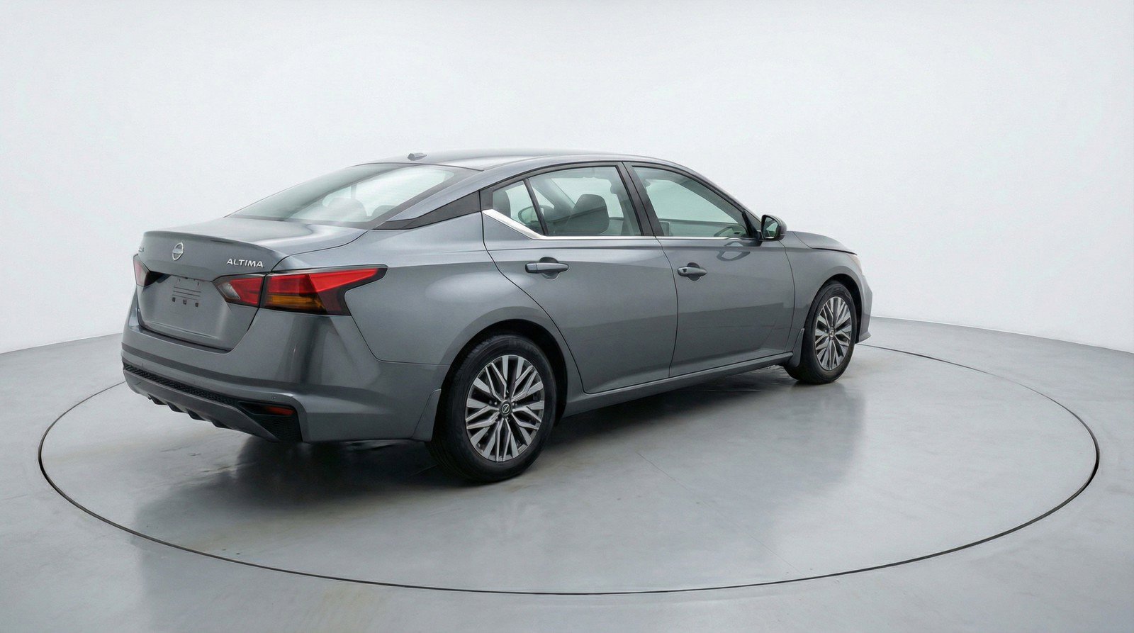 Used 2025 Nissan Altima 2.5 SV image 9