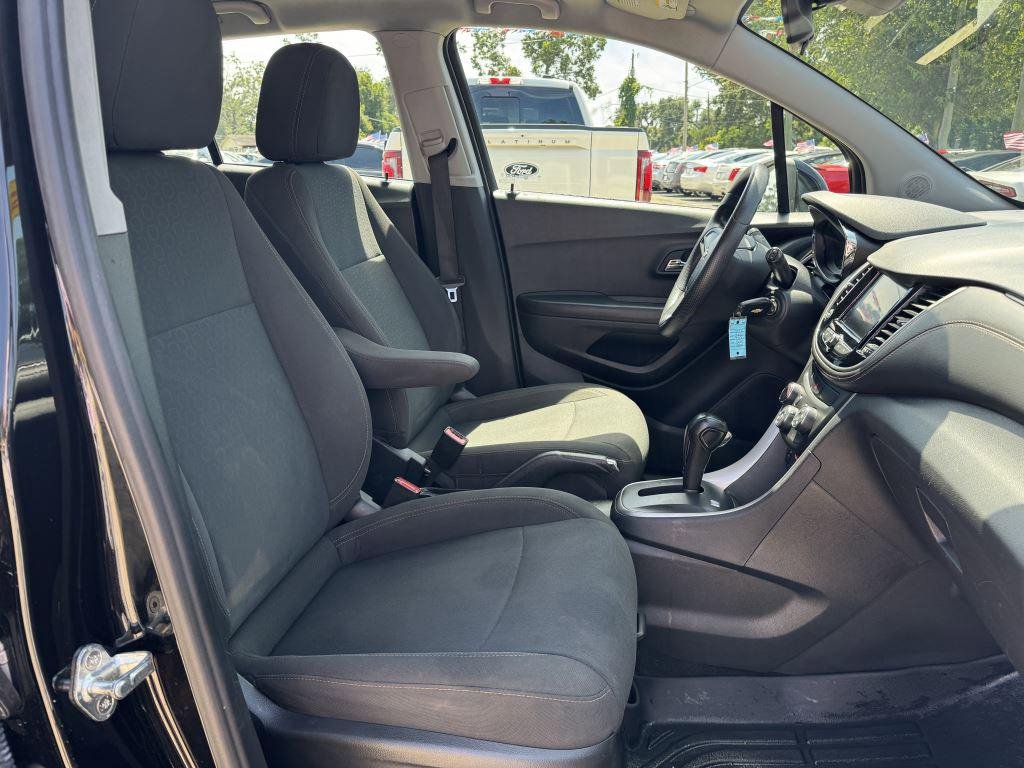 Used 2022 Chevrolet Trax LS image 14