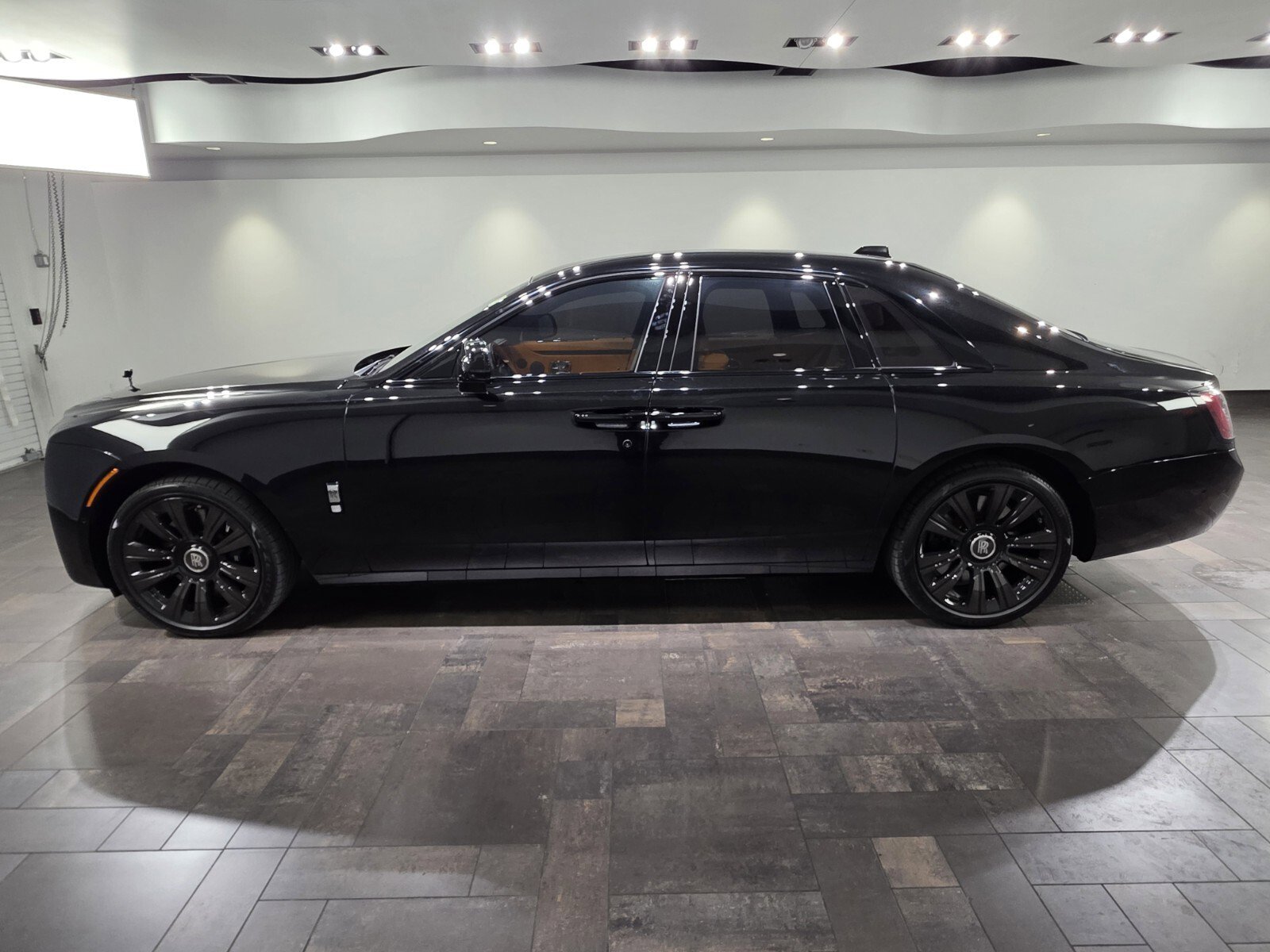 Used 2024 Rolls-Royce Ghost image 3