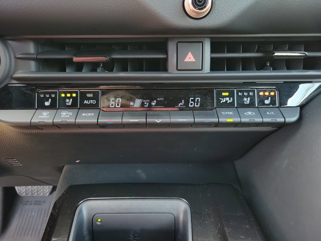 Used 2025 Toyota Crown Signia image 17