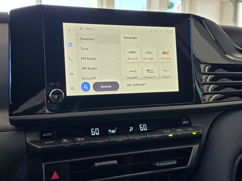 Used 2025 Toyota Camry SE image 29