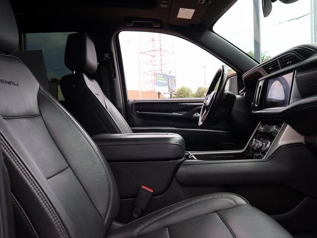 Used 2022 GMC Yukon XL Denali AWD/4WD image 9