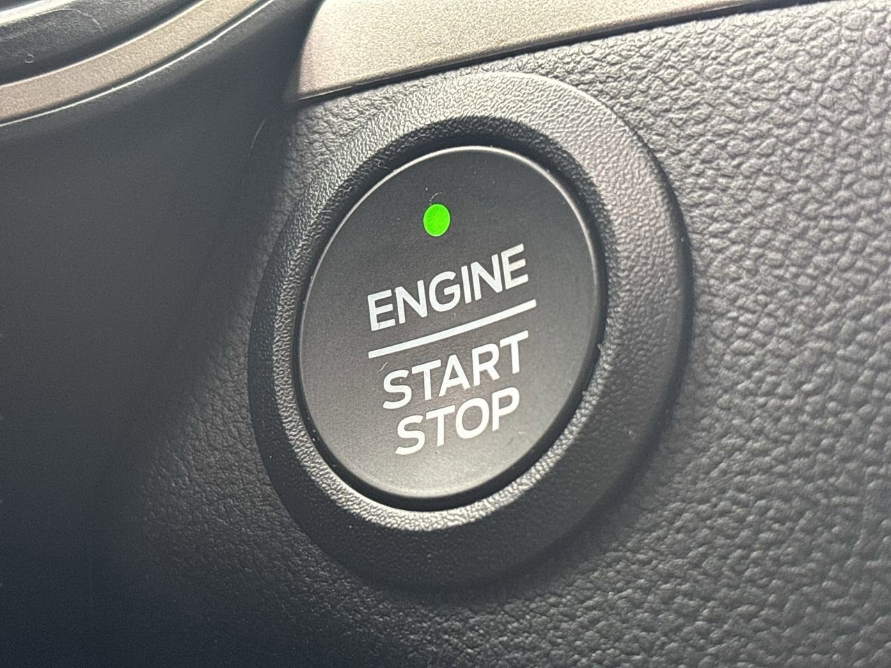 Used 2022 Ford Escape SEL image 30