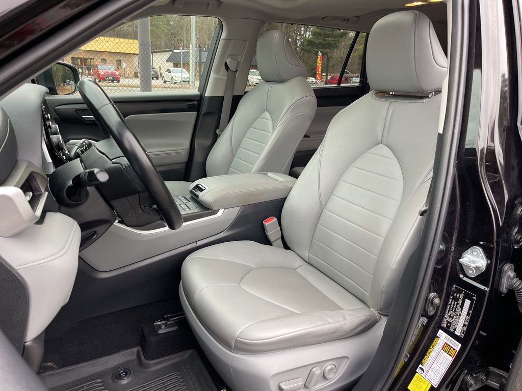 Used 2020 Toyota Highlander XLE image 18