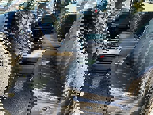 Used 2022 Ford F250 Platinum w/ FX4 Off-Road Package image 13