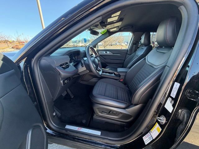 Used 2025 Ford Explorer ST-Line w/ ST-Line Street Pack image 12