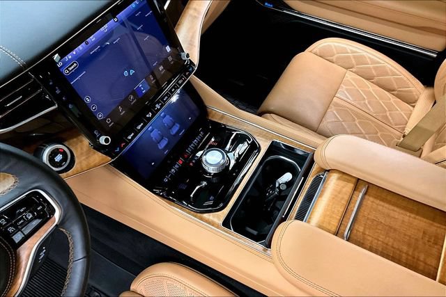 Used 2025 Jeep Grand Wagoneer L Series III w/ Rear-Seat Entertainment Group AWD/4WD image 16
