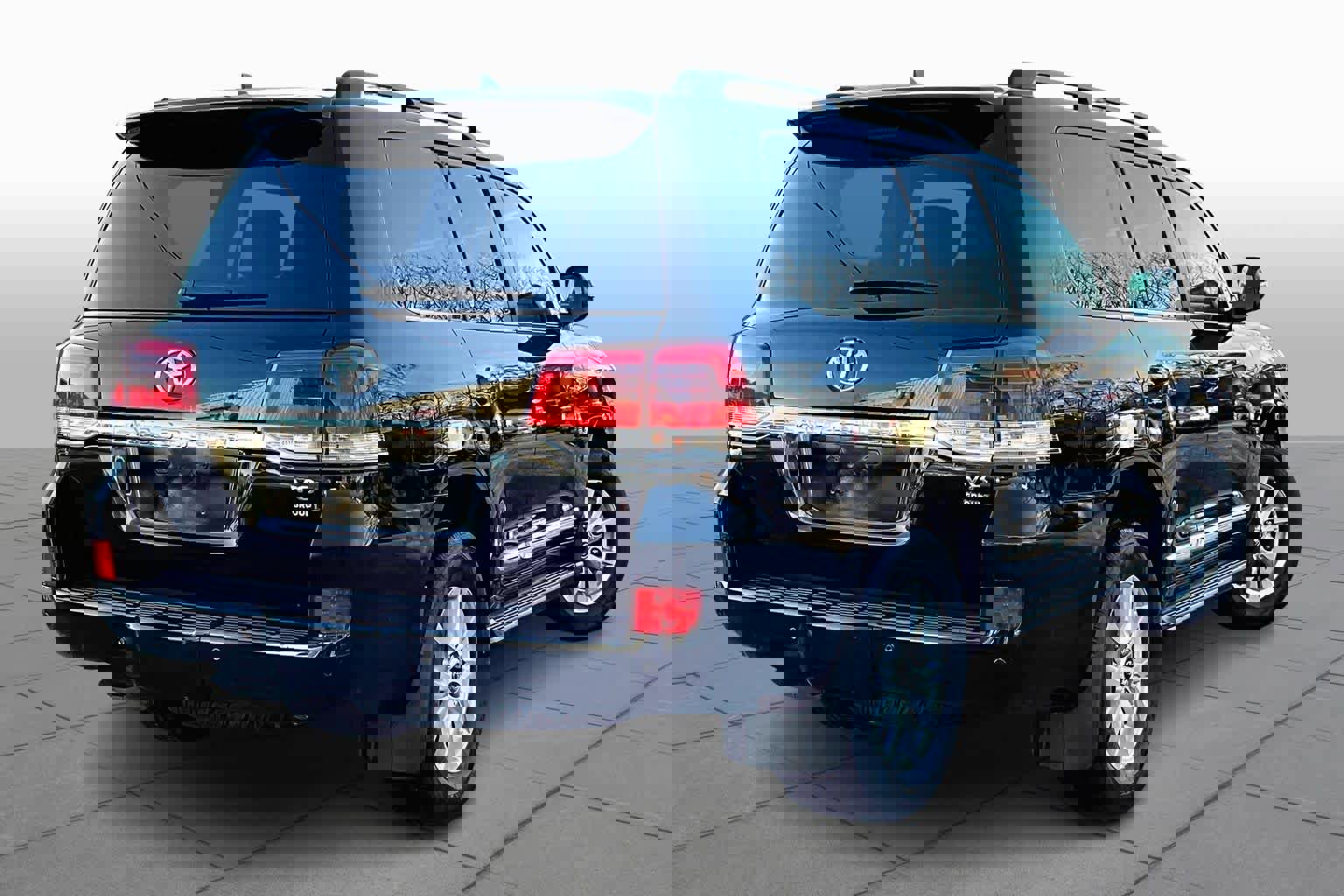 Certified 2017 Toyota Land Cruiser image 12