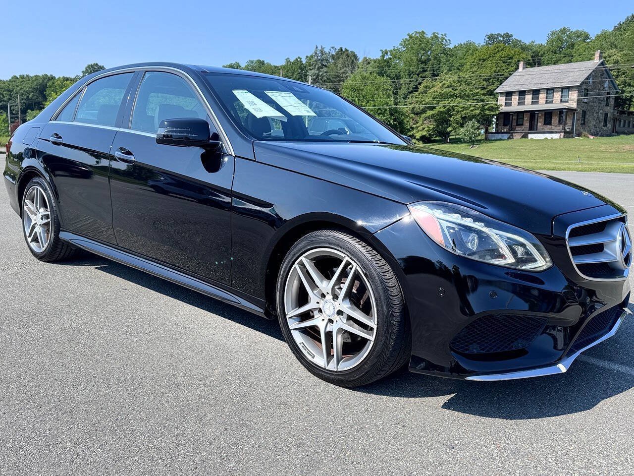 Used 2016 Mercedes-Benz E 400 4MATIC Sedan image 1