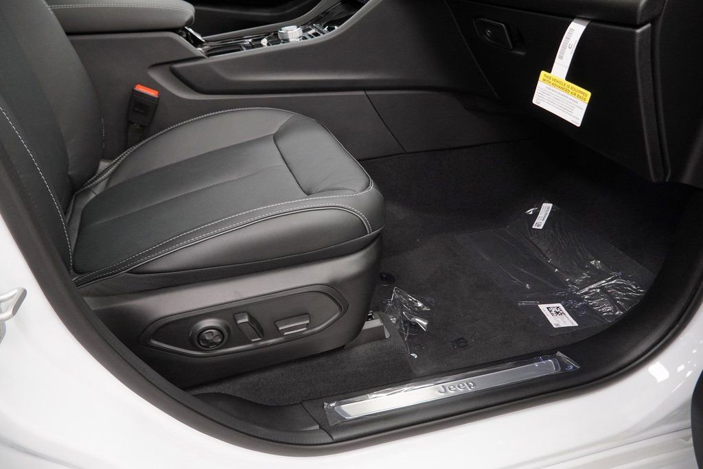 New 2025 Jeep Grand Cherokee L Overland image 36