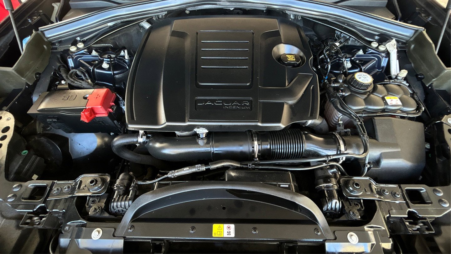 Used 2019 Jaguar F-PACE Prestige image 9