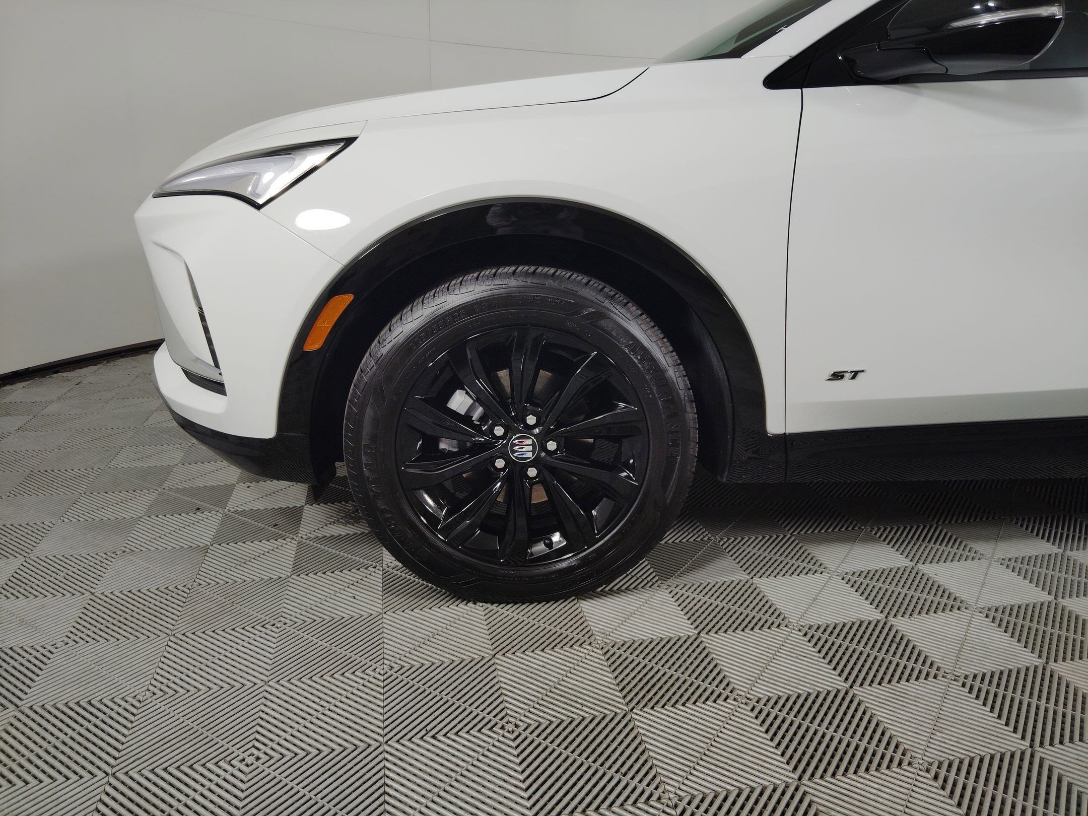 Used 2025 Buick Envista Sport Touring image 23