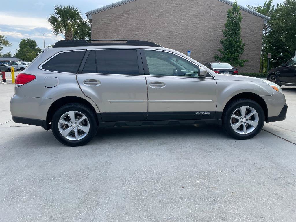 Used 2014 Subaru Outback 3.6R Limited w/ Moonroof Package AWD/4WD image 8