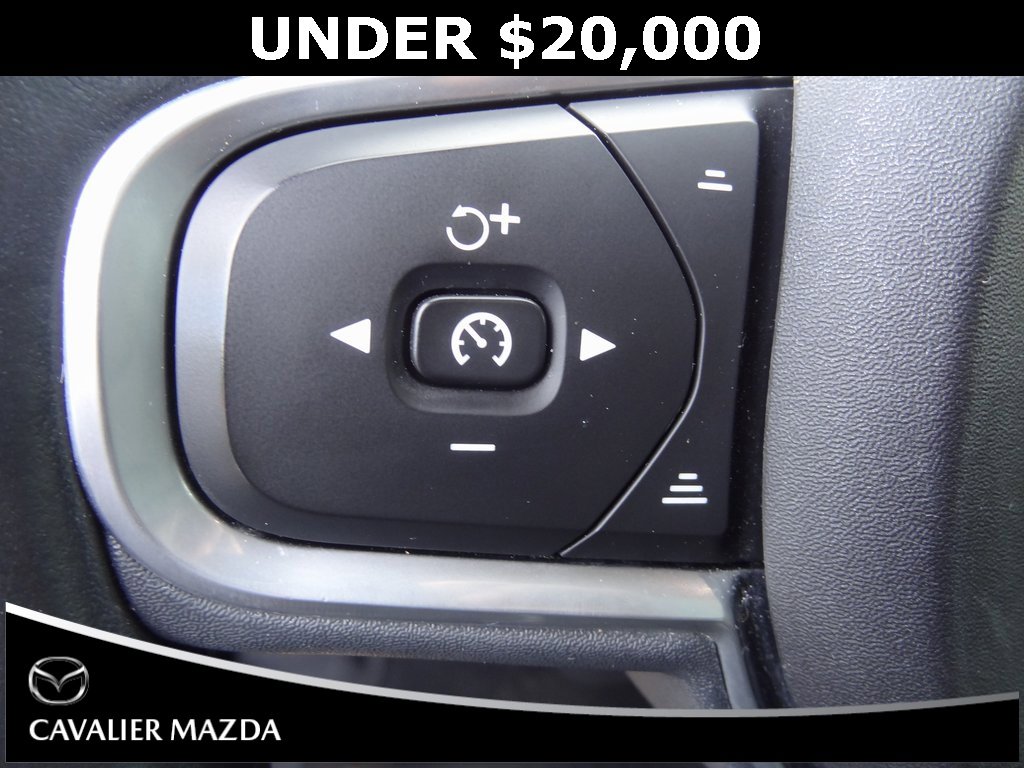 Used 2018 Volvo XC60 T6 Momentum w/ Convenience Package image 23