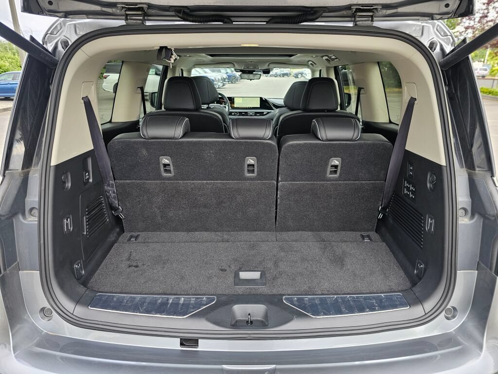 Used 2025 INFINITI QX80 Sensory AWD/4WD image 19