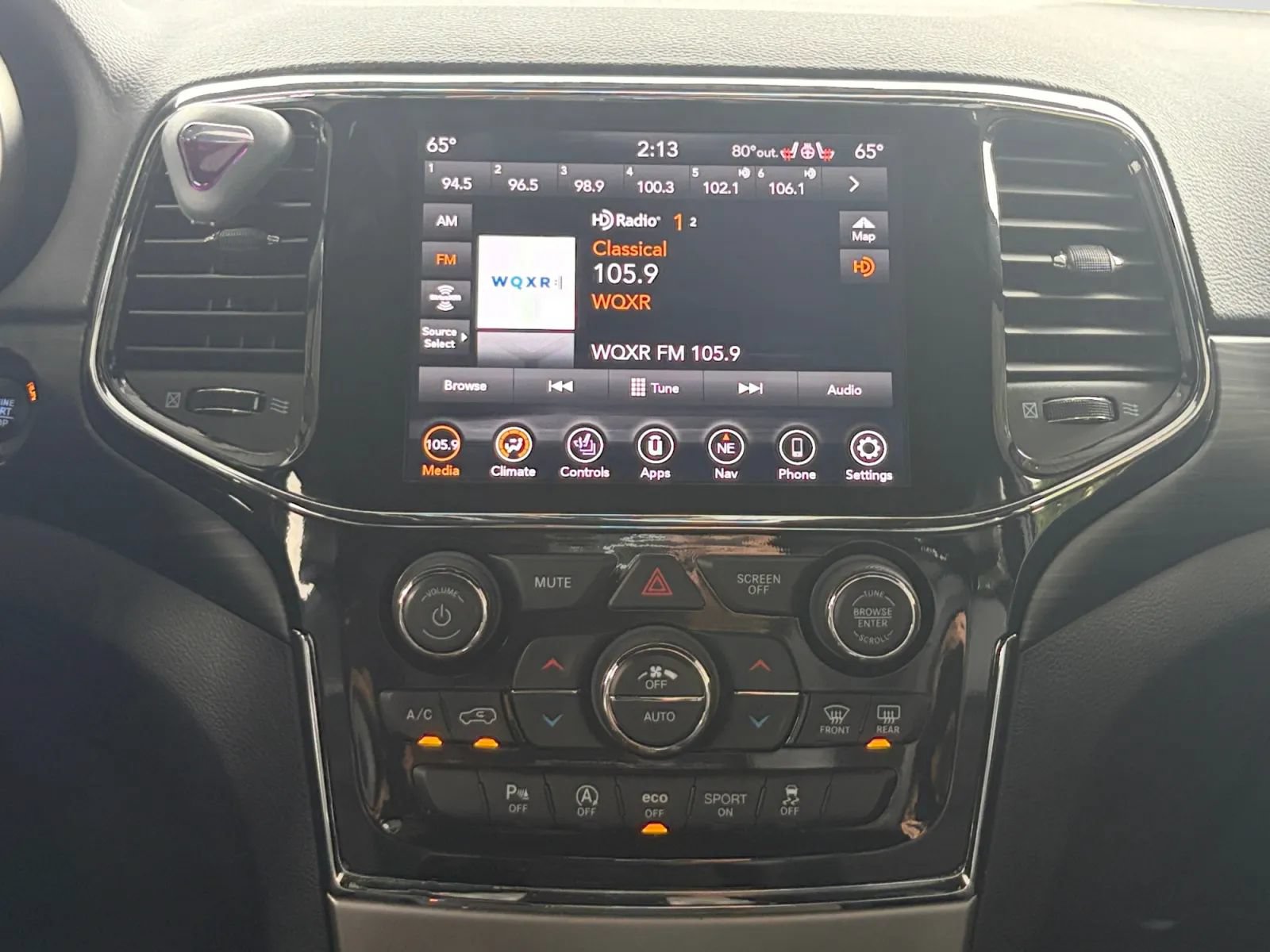 Used 2021 Jeep Grand Cherokee Laredo X AWD/4WD image 23