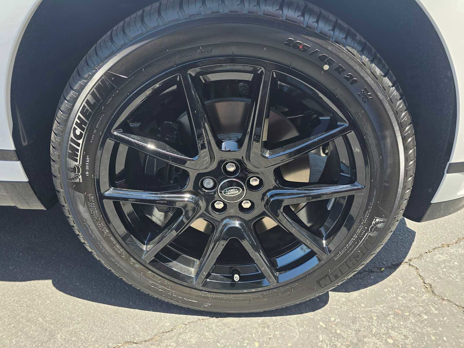 Certified 2026 Land Rover Range Rover Velar Dynamic SE image 9