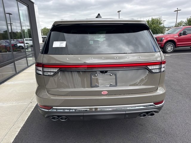 New 2025 Lincoln Aviator AWD image 4