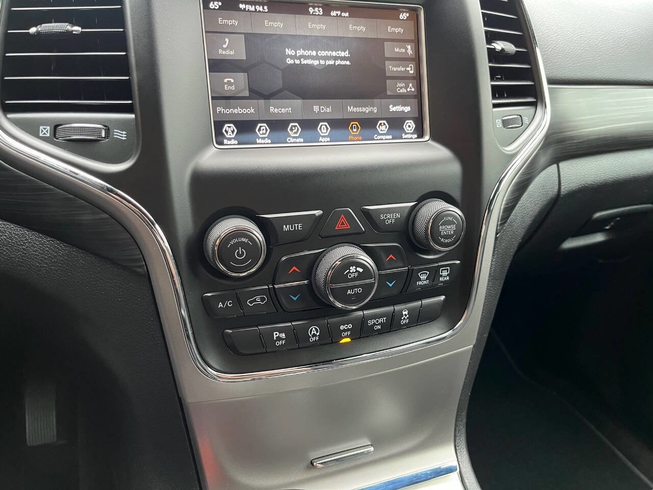 Used 2019 Jeep Grand Cherokee Laredo image 25