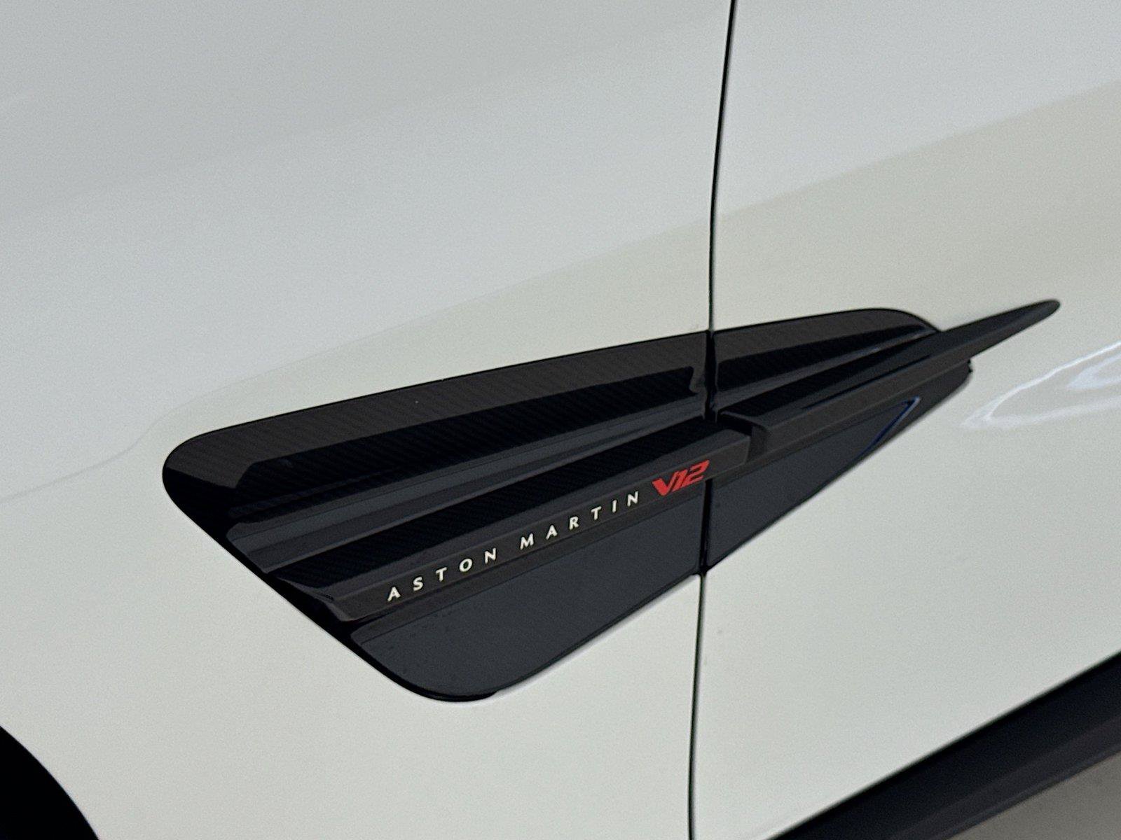 Used 2025 Aston Martin Vanquish RWD image 32