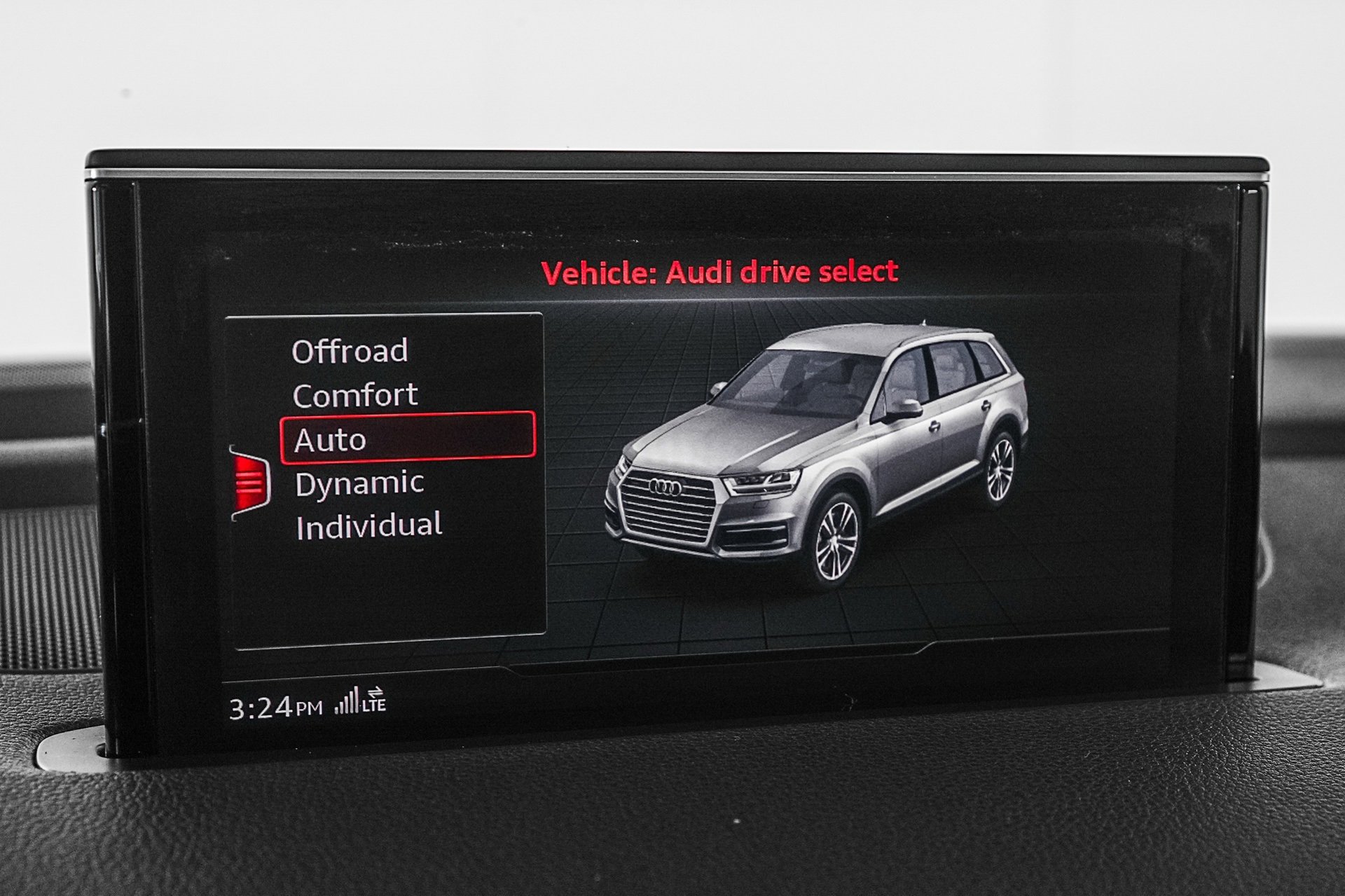 Used 2017 Audi Q7 3.0T Premium Plus w/ Premium Plus Package image 23