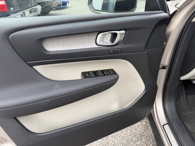 Certified 2023 Volvo XC40 B5 Plus w/ Driver Assist Package image 20