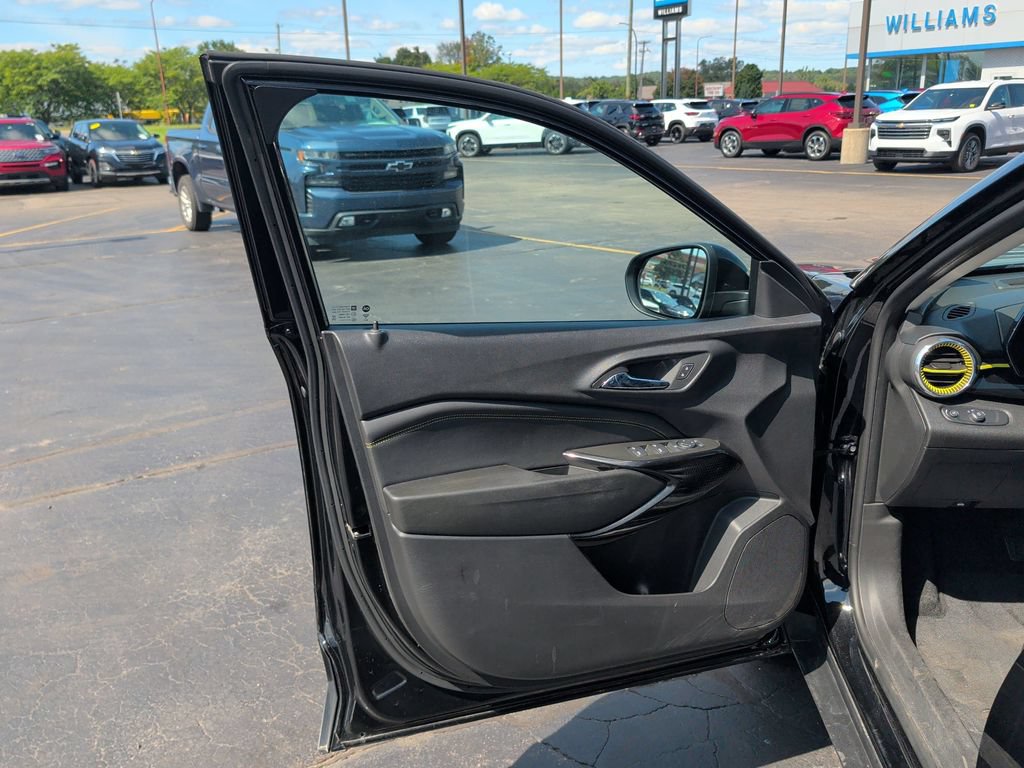 Used 2024 Chevrolet Trax ACTIV w/ Sunroof Package FWD image 17