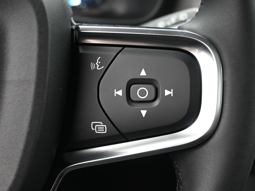 Used 2025 Volvo XC40 B5 Ultra w/ Climate Package AWD/4WD image 14