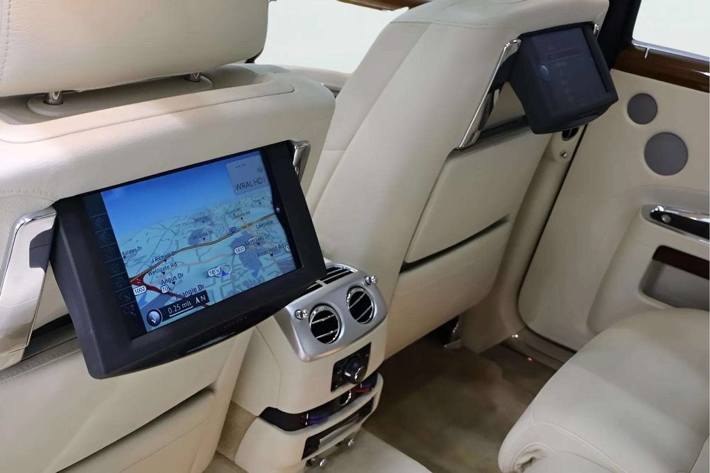 Certified 2010 Rolls-Royce Ghost RWD image 13