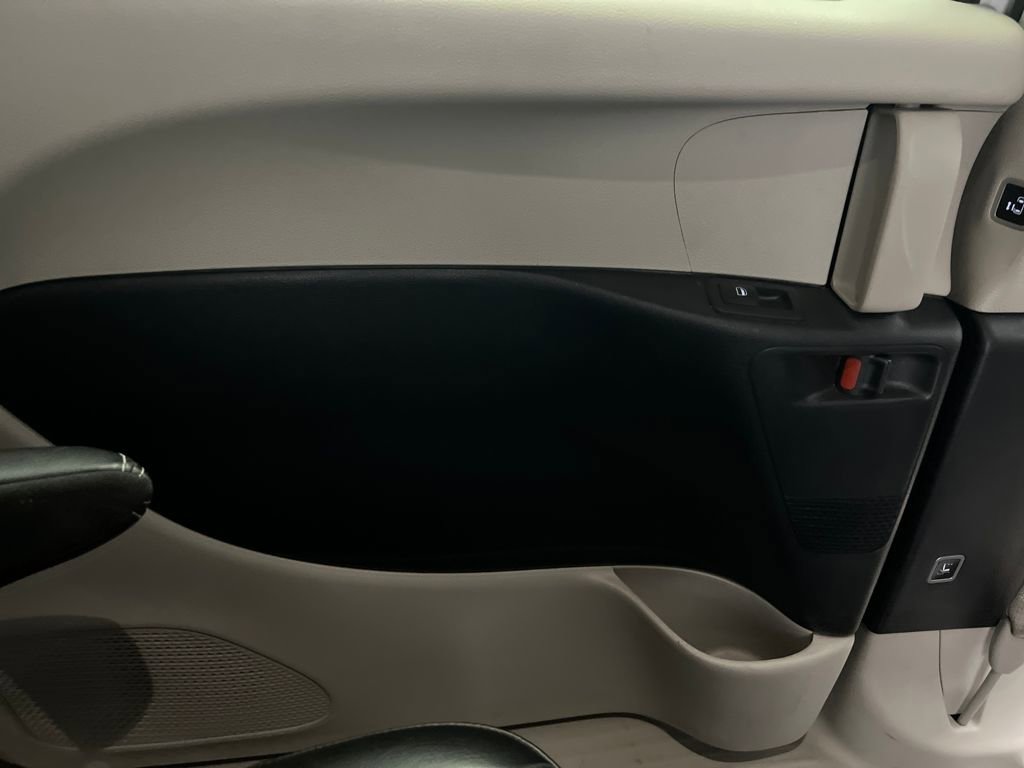 Used 2024 Chrysler Pacifica Touring-L image 19
