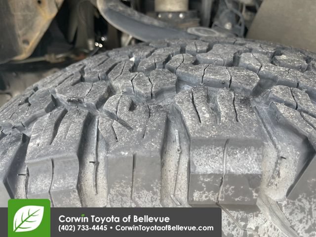 Used 2018 Toyota 4Runner TRD Off-Road Premium AWD/4WD image 28