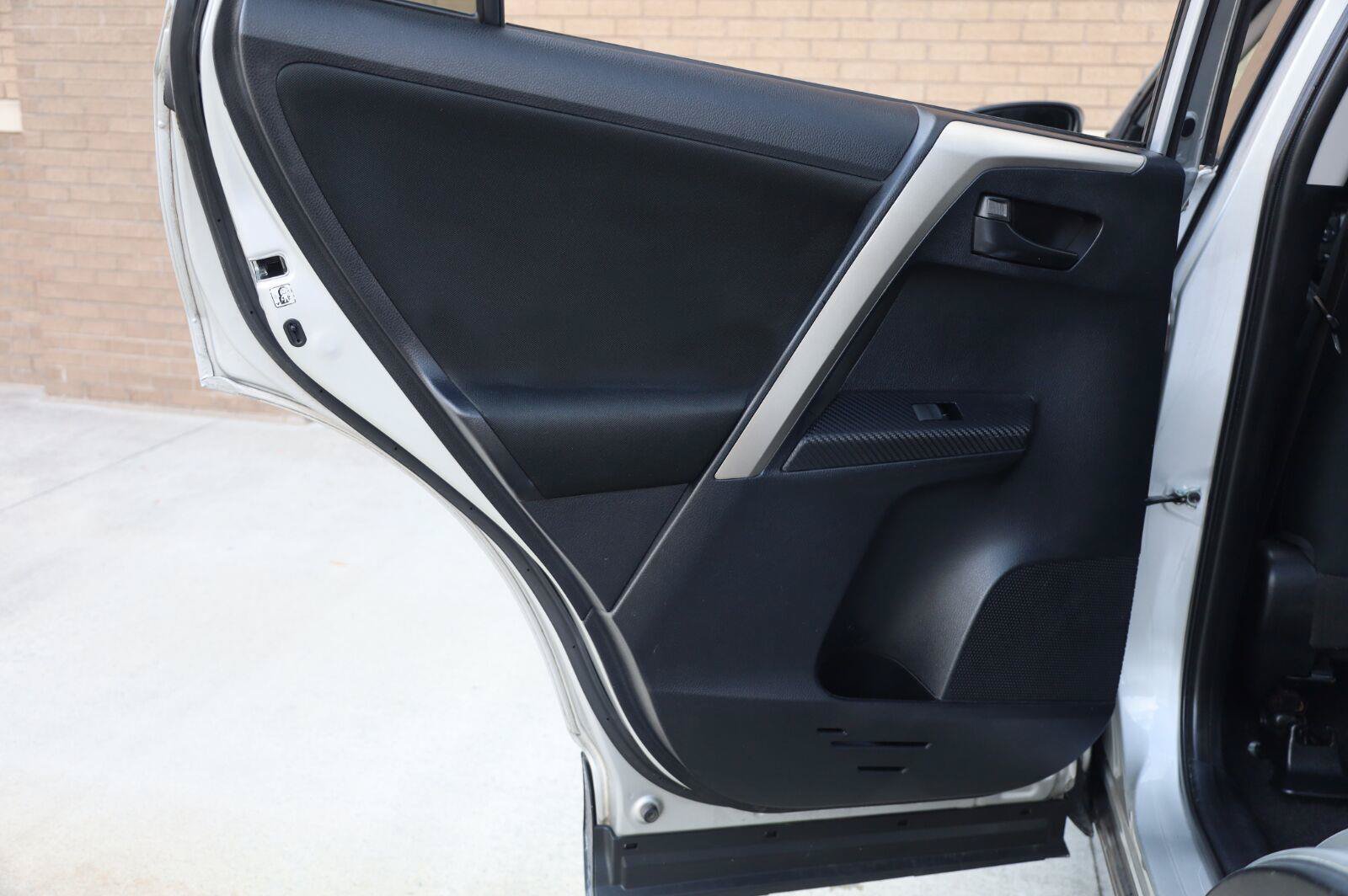 Used 2015 Toyota RAV4 LE FWD image 19