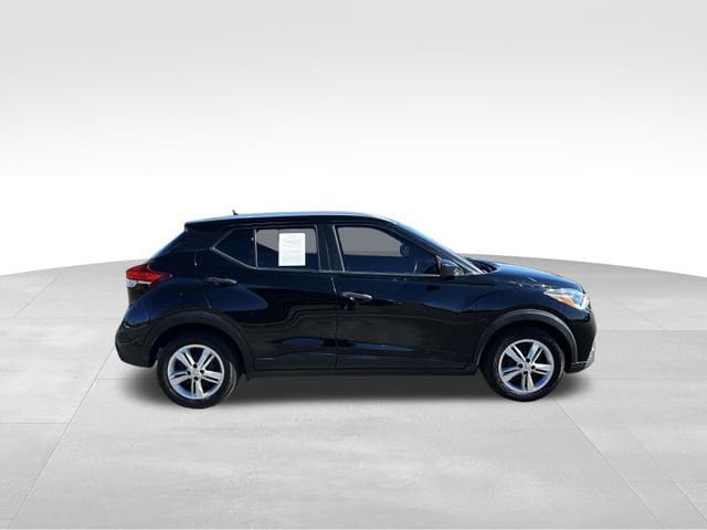 Used 2019 Nissan Kicks S FWD image 6