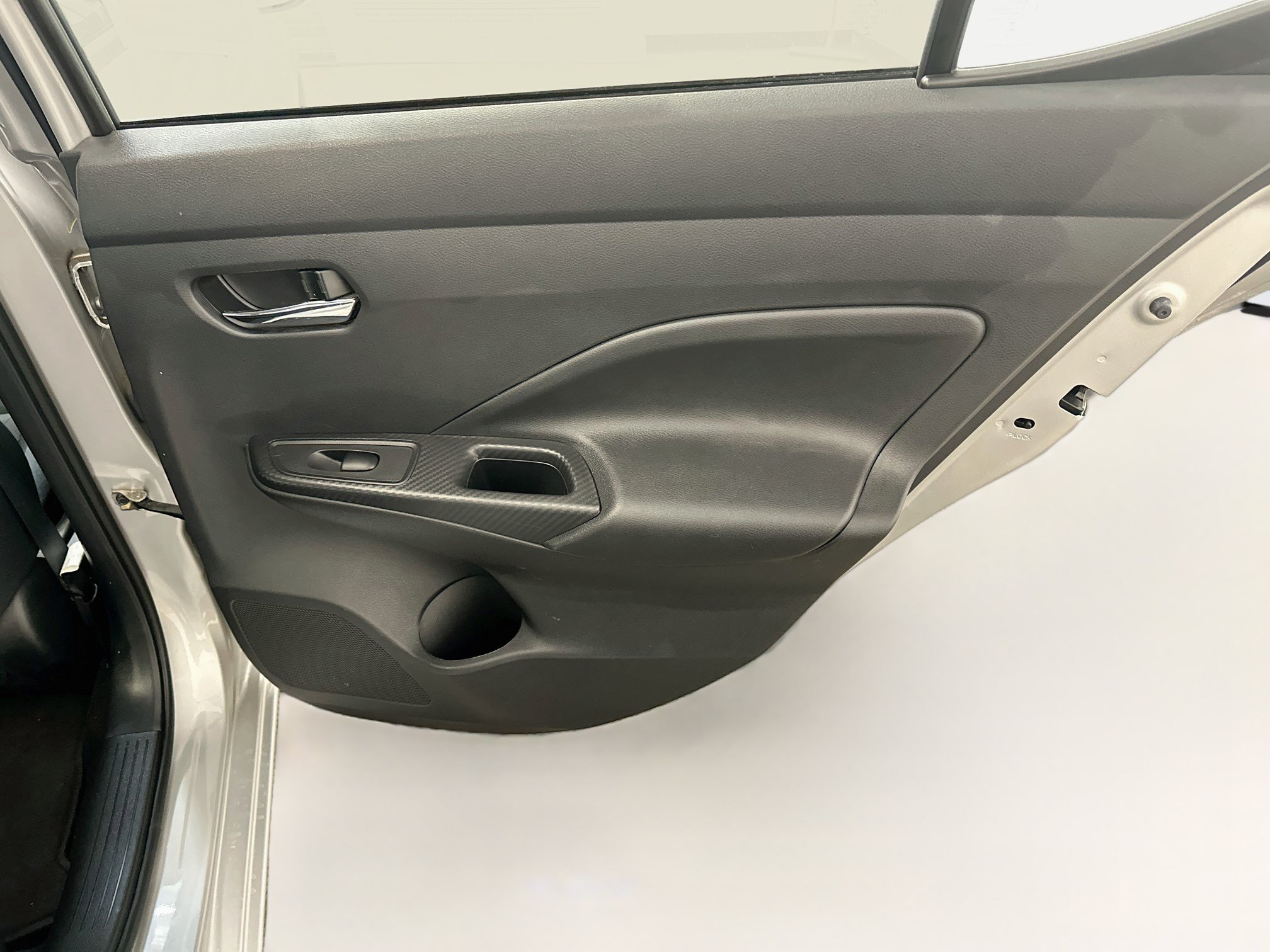 Used 2025 Nissan Versa SV FWD image 30