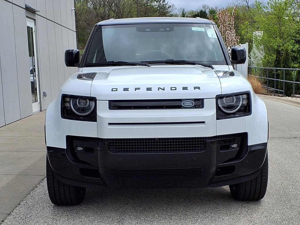 New 2026 Land Rover Defender 130 X-Dynamic SE AWD/4WD image 2