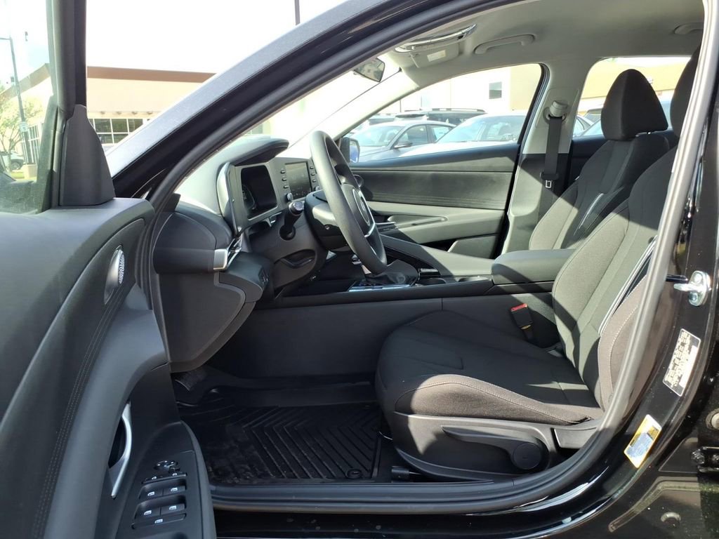 New 2026 Hyundai Elantra Hybrid FWD image 15