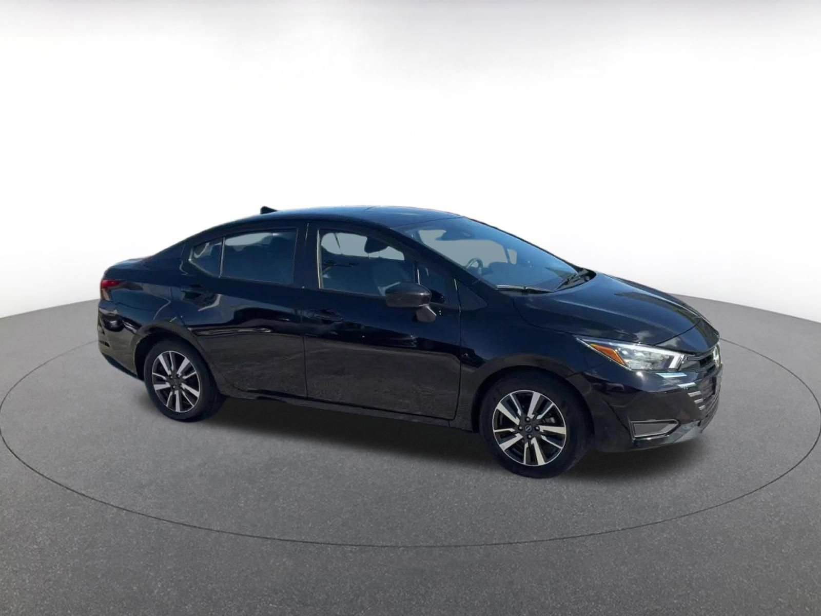 Used 2025 Nissan Versa SV video 2