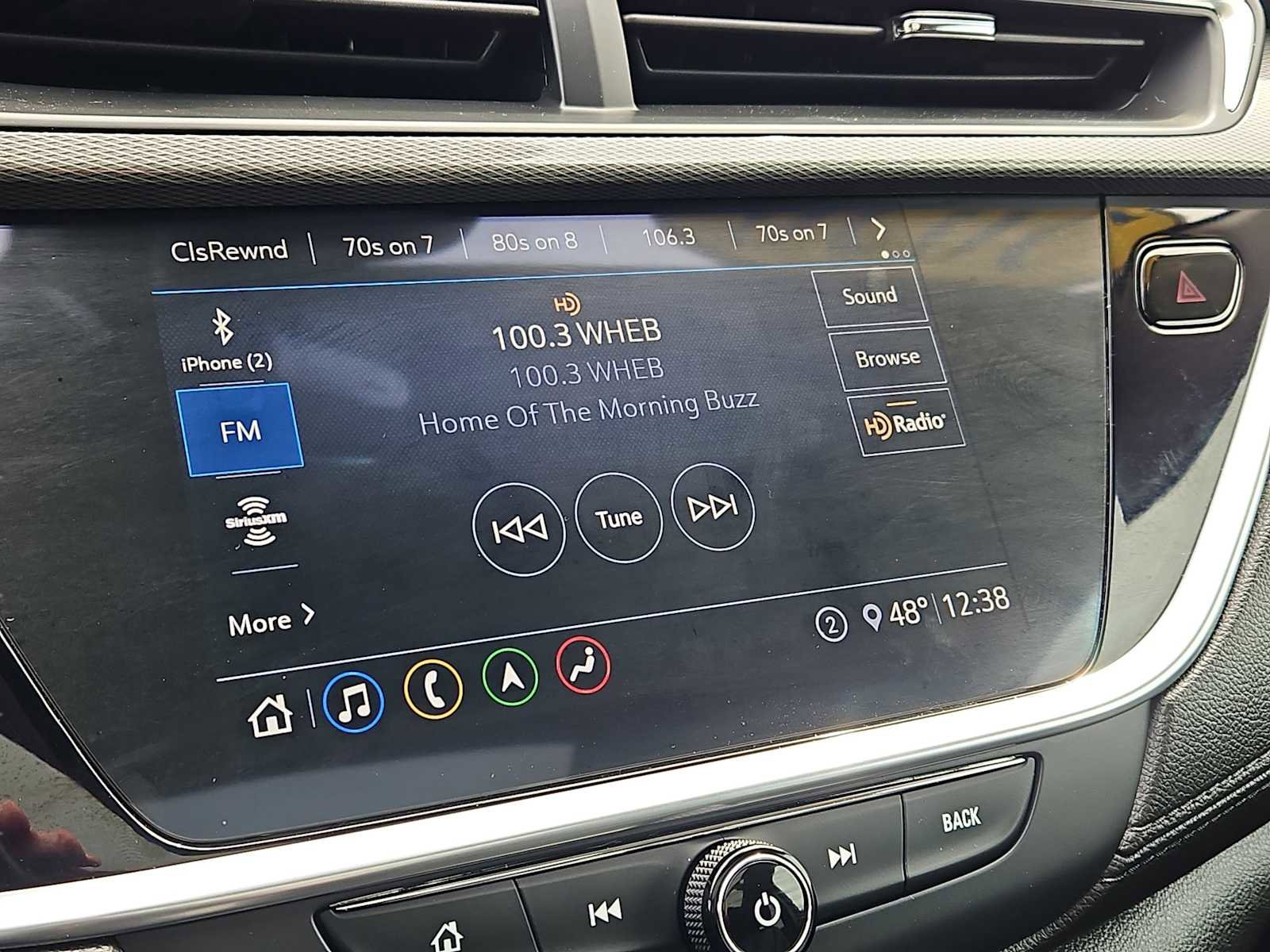 Used 2020 Buick Encore GX Essence w/ Experience Buick Package image 32