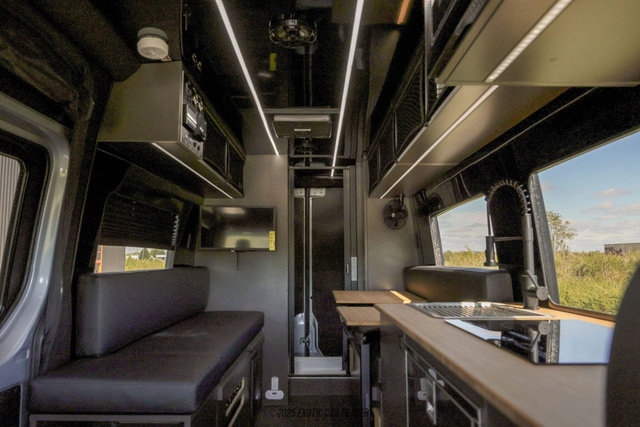 Used 2025 Mercedes-Benz Sprinter 2500 image 92