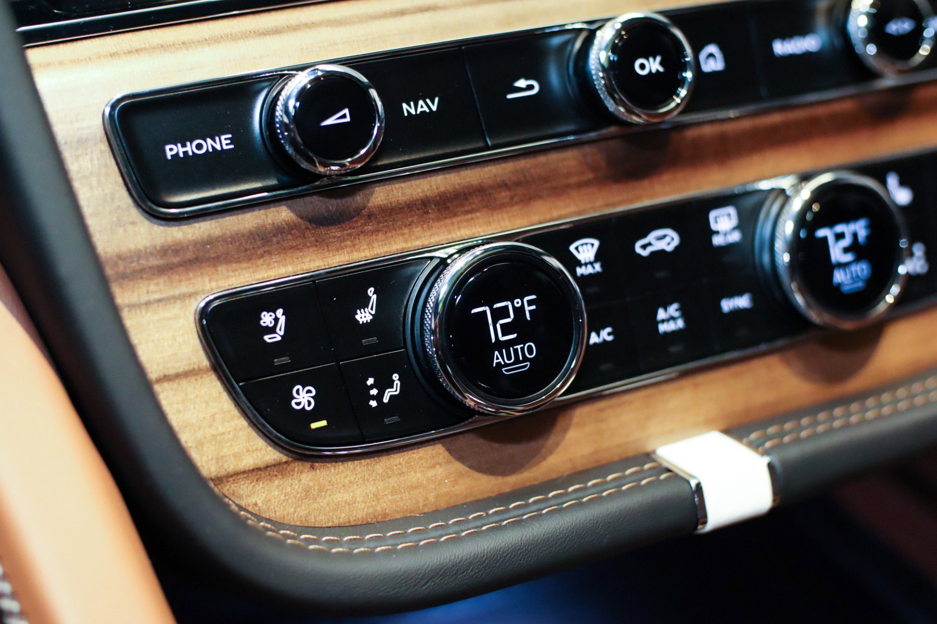 New 2025 Bentley Bentayga image 32