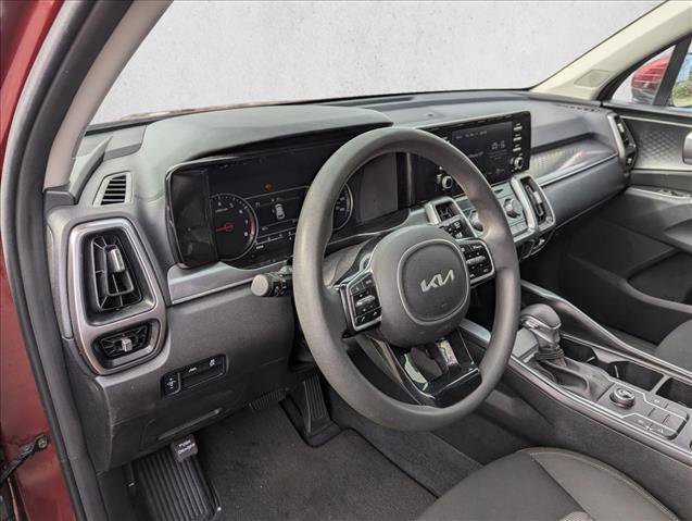 Used 2023 Kia Sorento LX image 9