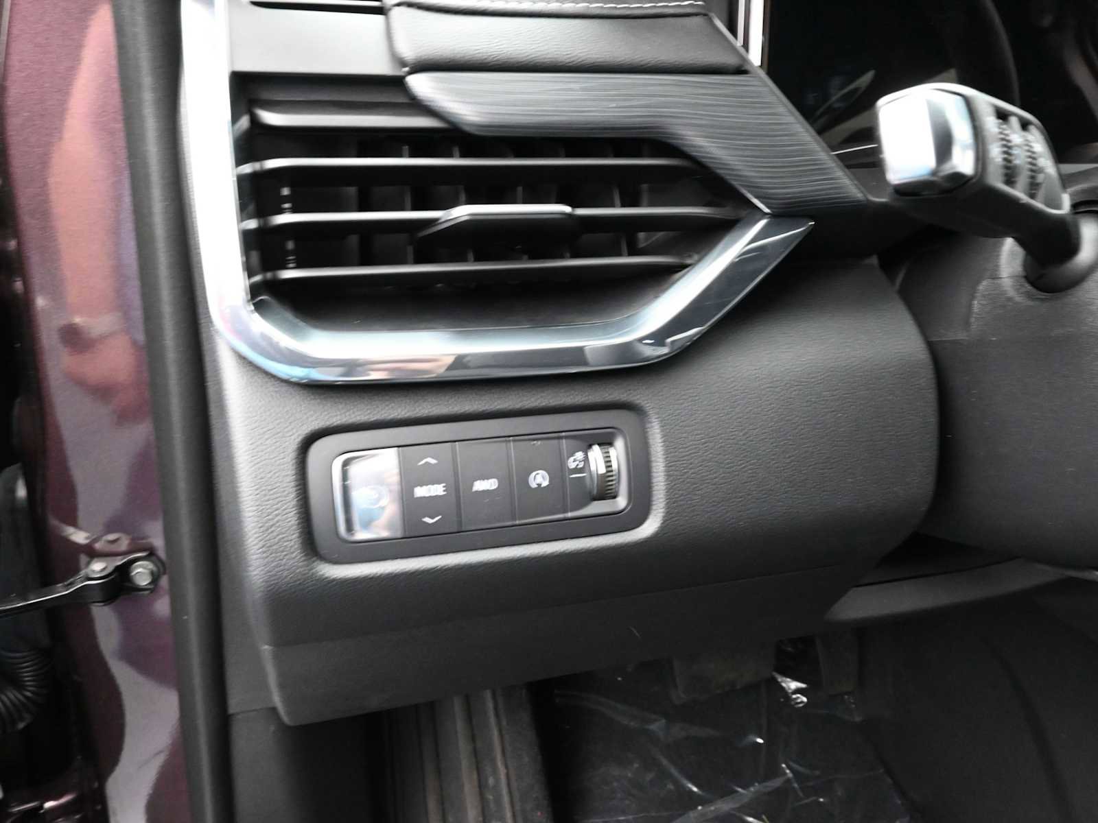 Used 2025 GMC Acadia Elevation AWD/4WD image 14